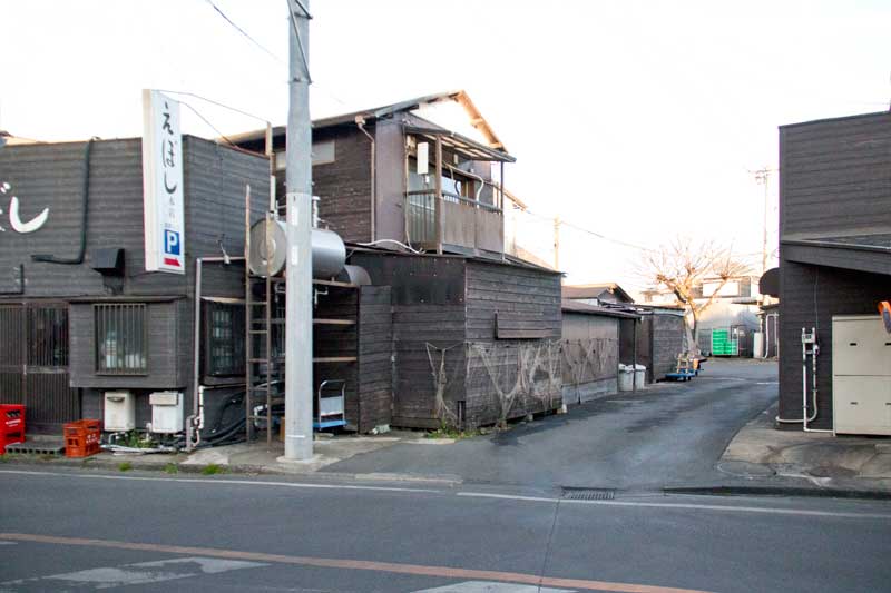 えぼし本店の駐車場入口